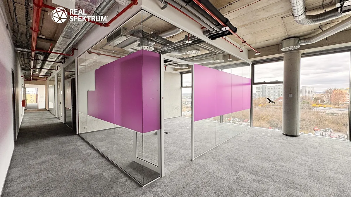 Pronájem kanceláře 1022 m²